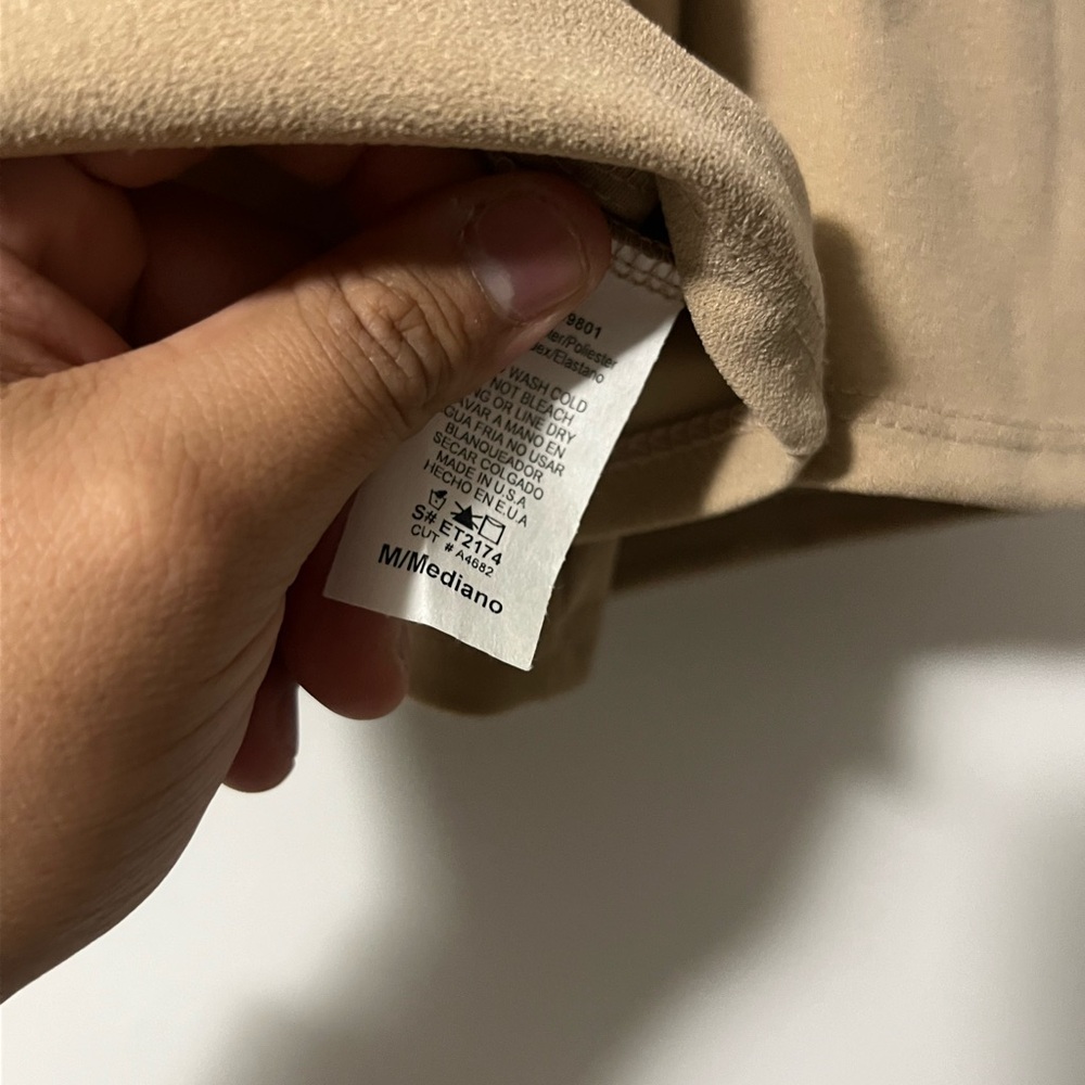 NWOT Elegant Tan V-Neck Crop Top - Picture 5 of 6